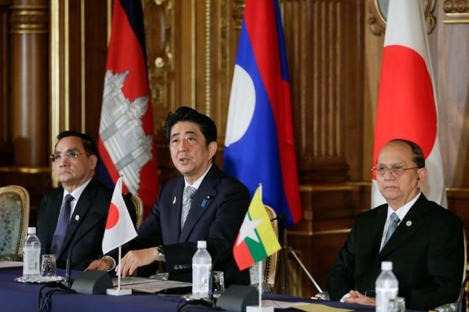 Japanese Prime Minister Shinzo Abe (C) makes opening remarks during a joint press of the seventh Mekong-Japan Summit Meeting at Akasaka State Guesthouse in Tokyo, Japan, 04 July 2015. Photo: Kimimasa Mayama/EPA
