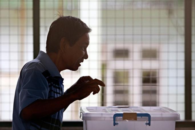 A man votes at the South Dagon township, Yangon, Myanmar, 01 April 2012. Photo: Thet Htoo/EPA
