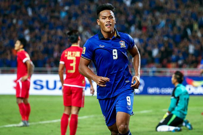 Thailand's Siroch Chatthong reacts after scoring the 3-0 lead during the AFF Suzuki Cup 2016 semi final second leg soccer match between Thailand and Myanmar at Rajamangala National Stadium in Bangkok, Thailand, 08 December 2016. Photo: Diego Azubel/ EPA
