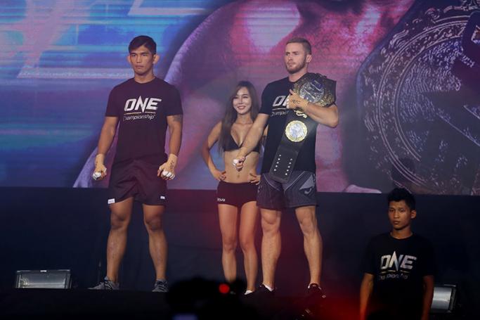 Aung La N Sang (L), also known as Burmese Python from Myanmar during the middleweight Mixed Martial Arts (MMA) ONE Championship bout at the Thuwanna indoor stadium in Yangon on 30 June 2017. Photo: Thet Ko for Mizzima
