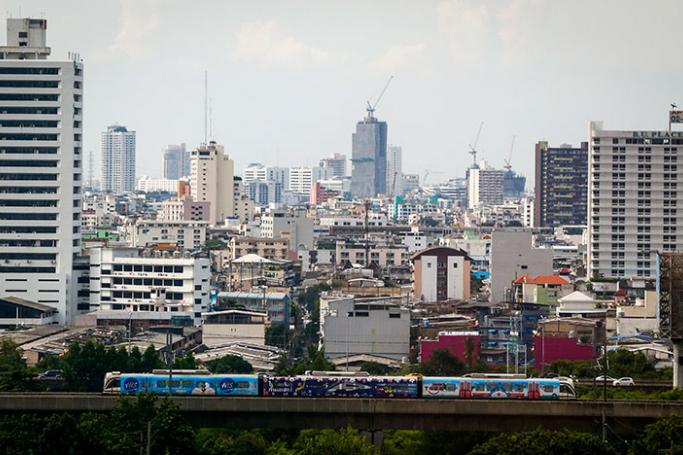 A Bangkok Mass Transit System (BTS) Skytrain traveling along the city skyline in Bangkok, Thailand, 18 July 2016. Photo: EPA
