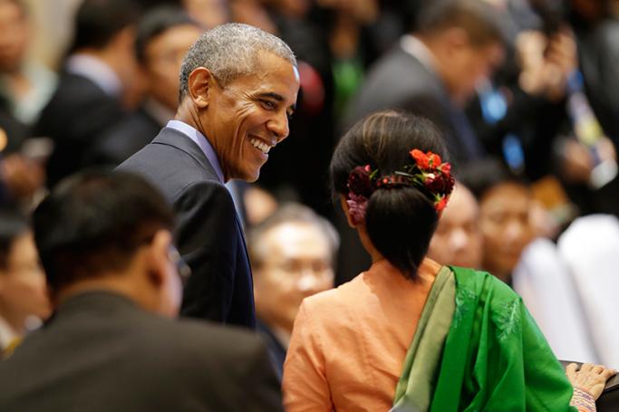 US President Barack Obama (L) talks to Myanmar State Counsellor Aung San Suu Kyi (R) during the Association of Southeast Asian Nations (ASEAN) - US Summit at the National Convention Center in Vientiane, Laos, 08 September 2016. Photo: Made Nagi/EPA
