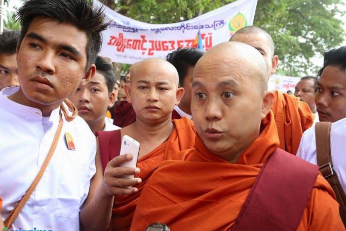 U Wirathu is critical of the NLD - Here the monk talks during the religious bills celebration in Mandalay on September 21, 2015. Photo: Bo Bo/Mizzima
