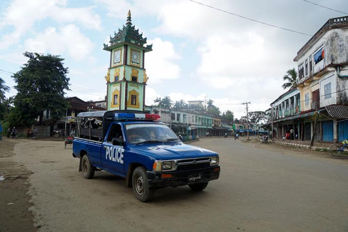 Police vehicle on patrol in the center of Maungdaw town after deadly attacks in Maungdaw, Rakhine State, western Myanmar, 09 October 2016. Photo: Minn Theim Khaine/EPA
