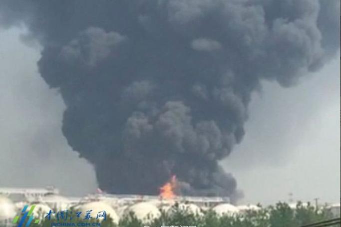 Chemical plant fire. Photo: People's Daily,China ‏/Twitter
