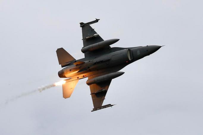 A US-made F-16V fighter jet fires during the 36th Han Kuang (Chinese Glory) military exercise in Taichung, Taiwan, 16 July 2020. Photo: Ritchie B. Tongo/EPA