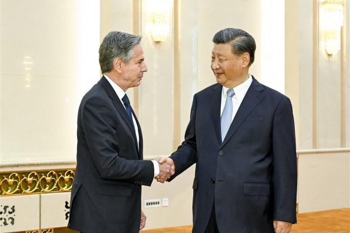Chinese President Xi Jinping (R) shakes hands with visiting US Secretary of State Antony Blinken during a meeting in Beijing, China, 19 June 2023. EPA-EFE/XINHUA