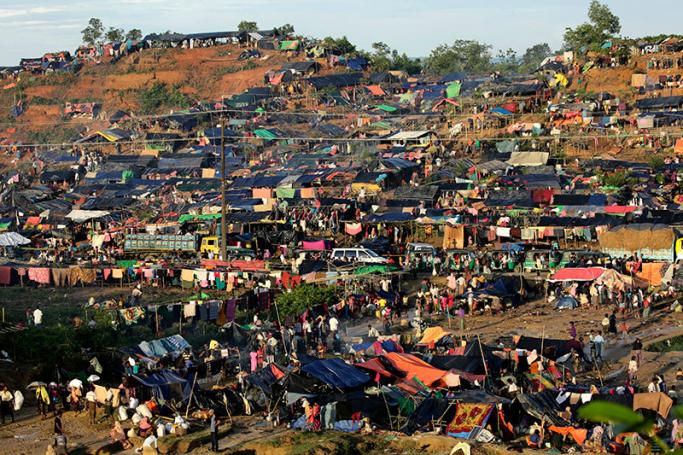 An overview of the crowded camp near Tangkhali, Ukhiya, Bangladesh, 17 September 2017. Photo: Abir Abdullah/EPA
