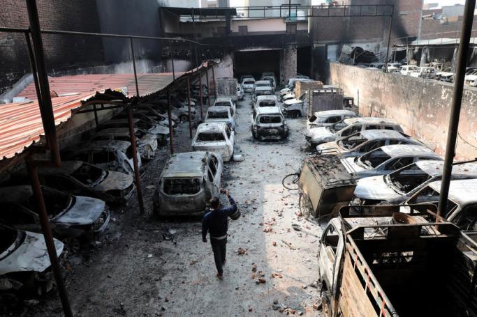 Burnt cars in a car parking after clashes in New Delhi, India, 26 February 2020. Photo: EPA