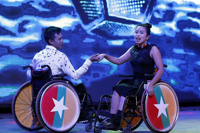 People with disabilities perform during the 3rd Myanmar Festival of Disabled Artists at the Myanmar Convenction Center (MCC) in Yangon, Myanmar, 8 December 2016. Photo: Nyein Chan Naing/EPA
