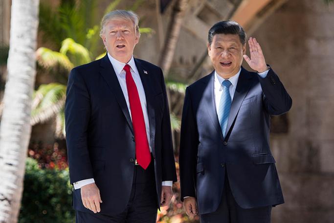 Chinese President Xi Jinping (R) waves to the press as he walks with US President Donald Trump at the Mar-a-Lago estate in West Palm Beach, Florida, 7 April, 2017. Photo: Jim Watson/AFP
