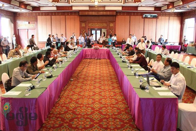 Peace Commission and the Delegation for Political Negotiation (DPN) and United Nationalities Federal Council (UNFC) in Chiang Mai, Thailand on 26 September 2016. Photo: Phanida/Mizzima
