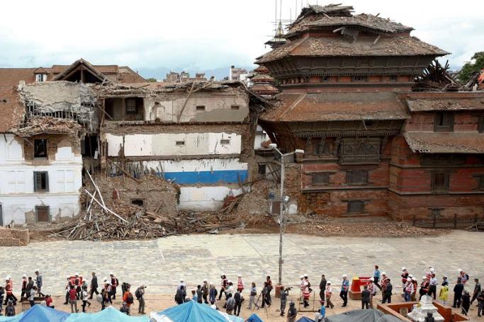 Members of donor agencies tour the earthquake-damaged Durbar Square in Kathmandu, Nepal, 24 June 2015. Photo: Narendra Shrestha/EPA
