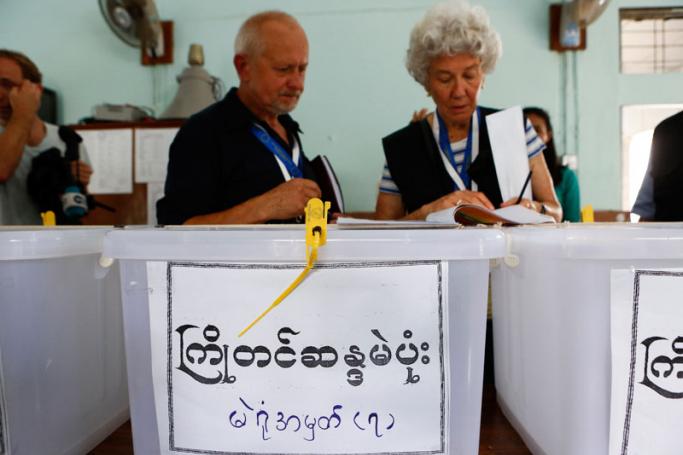 Election observers of the European Union (EU) inspect ballot boxes for advance voting at a polling station of South Oakkalarpa township, Yangon, Myanmar, 30 October 2015. Photo: Lynn Bo Bo/EPA
