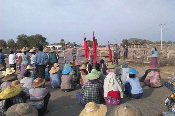 (File) Farmers were blocked by Police near the Wanbao Mining Company’s offices in Letpadaung copper mine in Monywa, Sagaing region on 14 January 2016.​ Photo: True False/Facebook
