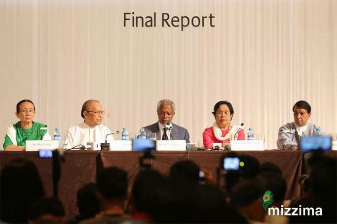 Former UN secretary general Kofi Annan (C) and commission members sits during the press meeting about the commission's final report in Yangon on 24 August 2017. Photo: Mizzima
