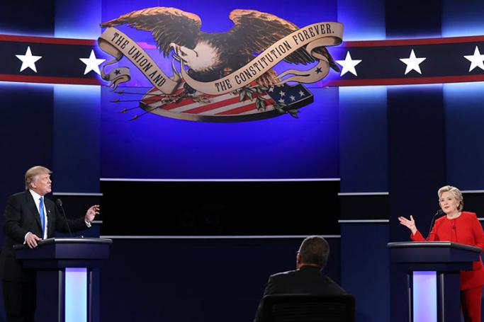 Donald Trump (L) and Democrat Hillary Clinton (R) speak during the first Presidential Debate at Hofstra University in Hempstead, New York, USA, 26 September 2016. Photo: EPA
