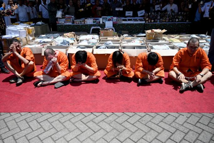 Accused drug smugglers from Hong Kong, Singapore, Thailand, Chile and Switzerland attend a press conference at the customs office near Ngurah Rai Airport in Denpasar on Indonesia's resort island of Bali on December 18, 2019. Photo: Sonny Tumbelaka/AFP