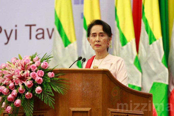 Myanmar State Counselor Aung San Suu Kyi speaks at the forum. Photo: Min Min for Mizzima
