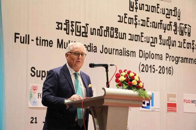 German Ambassador Christian-Ludwig Weber-Lortsch congratulating the graduates of the Myanmar Journalism Institute in Yangon on 21 July 2016. Photo: MJI
