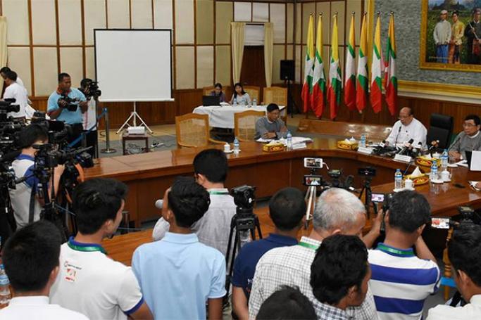 Myanmar government briefs the media on the Rakhine situation. Photo: Information Committee
