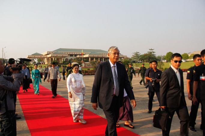Myanmar President Htin Kyaw (front), followed by Foreign Minister and State Counselor Aung San Suu Kyi, at the airport prior to flying to Laos. Photo: Min Min/Mizzima
