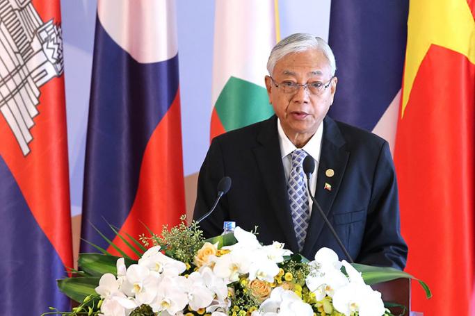 Myanmar's President Htin Kyaw delivers a speech during the opening ceremony of the 8th Cambodia-Laos-Myanmar-Vietnam Summit (CLMV-8) and the 7th Ayeyawady-Chao Phraya-Mekong Economic Cooperation Strategy Summit (ACMECS-7), in Hanoi, Vietnam, 26 October 2016. Photo: EPA
