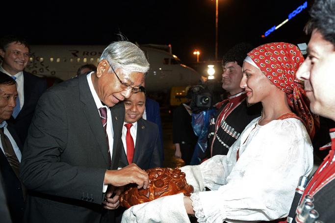 President of the Republic of the Union of Myanmar, U Htin Kyaw (front L) takes part in a Russian traditional Bread and Salt welcome ceremony upon his arrival at Sochi International Airport in Sochi, Russia, 18 May 2016. Photo: EPA
