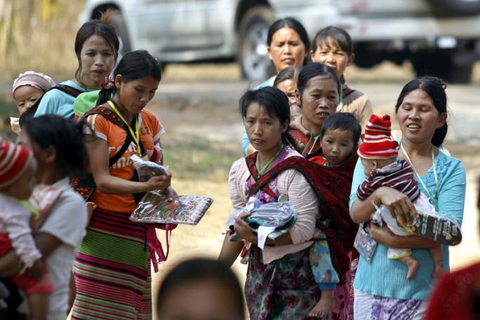 War victims who fled from the conflict zone, receive clothes and footware as they gather in a monastery which is being set up as a temporary refugee camp in Kyaukme, northern Shan State, Myanmar, 20 February 2016. Photo: Hein Htet/EPA
