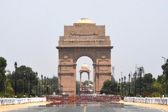 A view of heat haze occurring on the surface of a road near the India Gate, in New Delhi, India, 27 May 2020. Photo: EPA