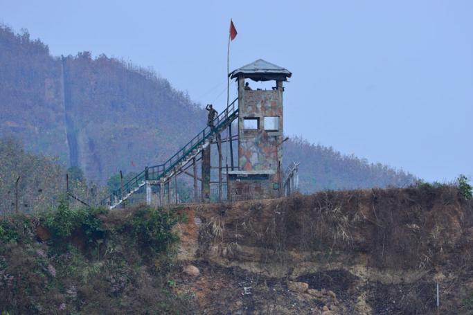 Indian security personnel keep watch along the Indo-Myanmar border fencing in Moreh in the Tengnoupal district of Manipur state, India, 10 March 2017. Photo: EPA
