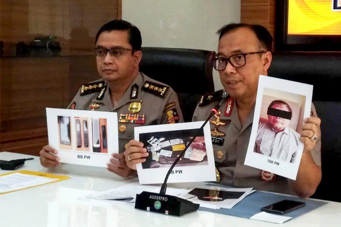  Indonesian police personnel show photographs of leader Para Wijayanto and various seized items, at a press conference in Jakarta on July 1, 2019, as Wijayanto was detained by counter-terrorism police with his wife on at a hotel in Bekasi, a city on the outskirts of the capital Jakarta. Photo: AFP