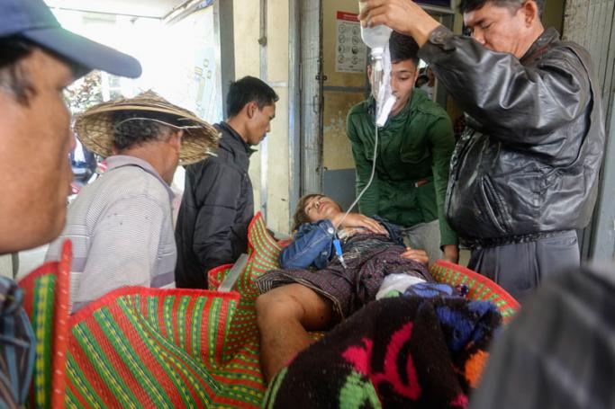 A wounded Rakhine ethnic man (C) arrives at Sittwe hospital for medical assistance in Sittwe, Rakhine State, western Myanmar, 17 January 2018. Photo: Nyunt Win/EPA-EFE

