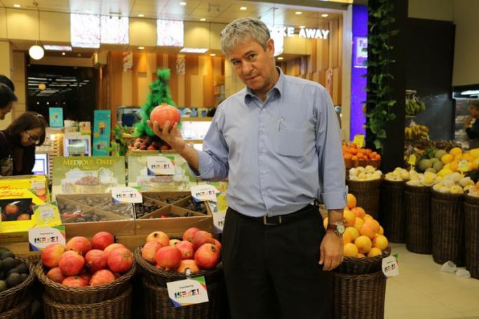 Israeli Ambassador Mr Daniel Zohar Zonshine shows off the Israeli produce. Photo: Israeli Embassy
