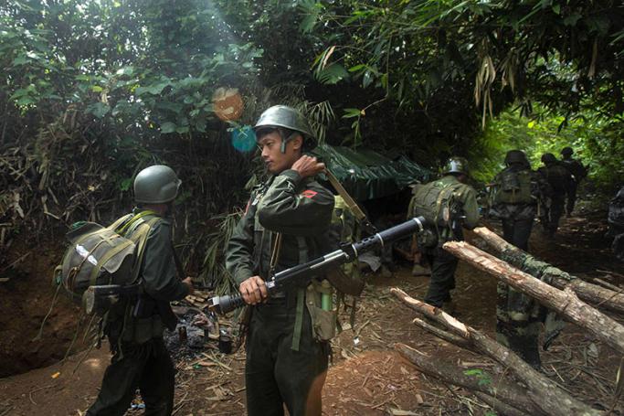 In this photograph taken October 14, 2016, armed rebels belonging to the Kachin Independence Army (KIA) ethnic group move towards the frontline near Laiza in Kachin state. Photo: Hkun Lat/AFP
