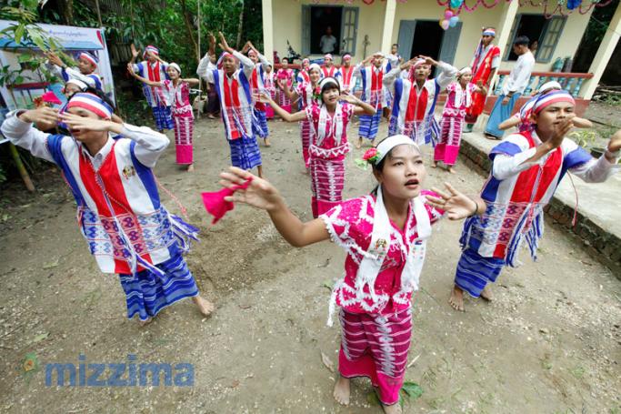 A young Karen group performing with traditional Karen dance in Pananor township during the opening of a village health clinic on 27 June 2015. Photo: Hong Sar/Mizzima
