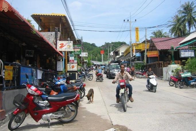 Main street, Koh Tao Photo: Wikipedia
