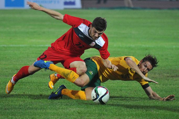 (File) Kyrgyzstan's Anton Zemlianukhin (L) vies for the ball with Australia's Nathan Burns during the FIFA World Cup 2018 Group B qualifying football match between Kyrgyzstan and Australia in Bishkek on June 16, 2015. Photo: AFP
