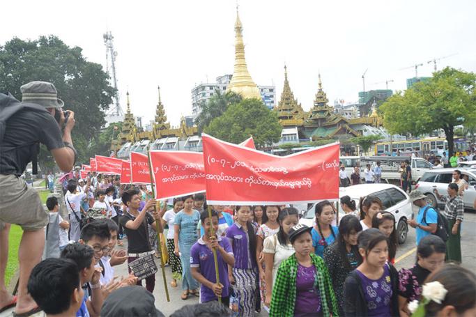 Workers participate in a protest against the election of representatives to the arbitration council. Photo: Myanmar News Agency
