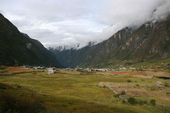 Langtang village, in Langtang valley before it was destroyed by an avalanche caused by an earthquake in 2015. Photo: Yosarian/Wikipedia
