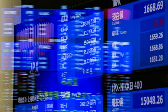 The logo of the Tokyo Stock Exchange (TSE) is displayed on a electronic stock market indicator board in Tokyo, Japan, 13 August 2015. Photo:  Christopher Jue/EPA
