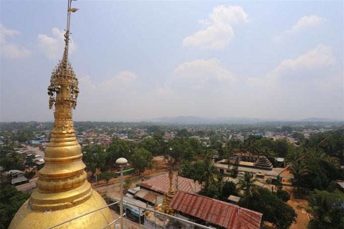 Thiri Mingala Hill (Taunggwe) Pagoda in Loikaw, Kayah State. Photo: sarthit medhasith Suksumret/panoramio
