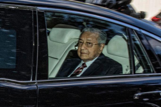 Malaysian Prime Minister Mahathir Mohamad leaves his residence to travel to the National Palace in Kuala Lumpur, Malaysia, 24 February 2020. Photo: EPA