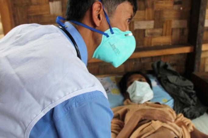 Medical check up TB/HIV co-infection Shan State. Photo: Eddy McCall/MSF
