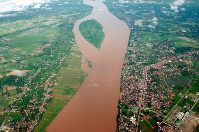 An aerial view of the Mekong river, which separates Thailand and Laos, in Vientiane on Tuesday 22 March 2005. Photo: EPA
