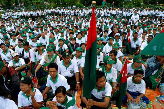 Members of the ruling Union Solidarity and Development Party (USDP) attend their party's election campaign rally in Yangon, Myanmar, 10 October 2015. Photo: Lynn Bo Bo/EPA
