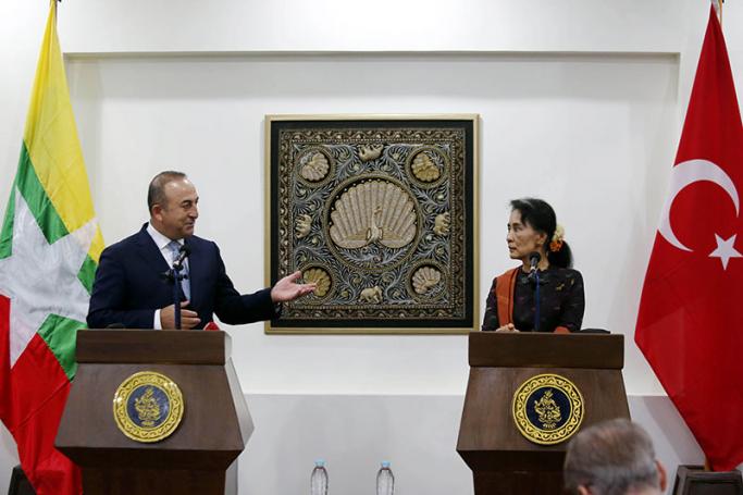 Myanmar Foreign Minister and State Counselor Aung San Suu Kyi (R) looks on as Turkey's Foreign Minister Mevlut Cavusoglu speaks during a joint press conference following their meeting at the Ministry of Foreign Affairs in Naypyitaw, Myanmar, 13 June 2016. Photo: Hein Htet/EPA
