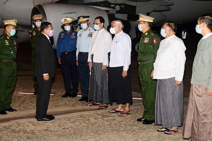 Chairman of State Administration Council Commander-in-Chief of Defence Services Senior General Min Aung Hlaing is being welcomed back by Vice Chairman of the Council Vice-Senior General Soe Win and Council members at Nay Pyi Taw military airport. Photo: MNA
