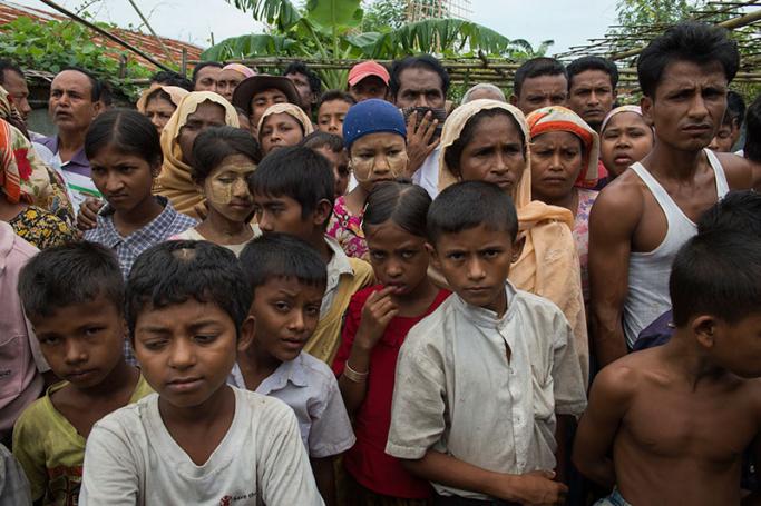 In this photograph taken on September 7, 2016, minority Muslim Rohingya children and elders gather during a meeting with former UN secretary general Kofi Annan at the Thet Kal Pyin displacement camp in Sittwe, Rakhine State. Photo: Romeo Gacad/AFP
