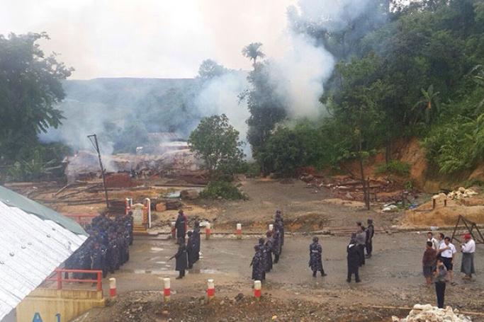 Police stationed to control mob at Lebyin Village, Hpakant following torching of a mosque. Photo: MNA
